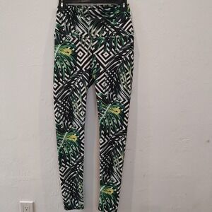 Pineapple Clothing Leggings Sz Small Black White Palm Frond Ankle Tropical